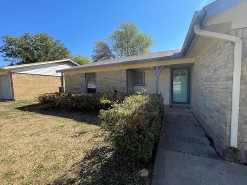 6264 Douglas Dr, Fort Worth TX  76148-3200 exterior