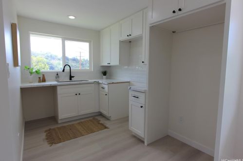 2485 Booth Rd, Honolulu HI  96813-1362 exterior