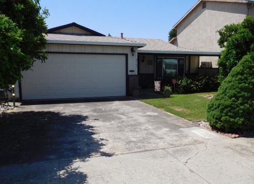2167 Newbury Cir, Lodi, CA 95240-6612