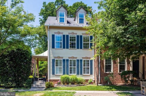 1236 Vintage Pl, Herndon, VA 20194-1024