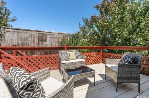 1306 Gilman Ave, San Francisco CA 94124-3243 exterior