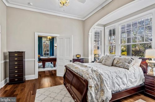 114 Kings Hwy, Tavistock NJ 08033-1981 exterior