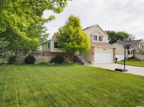 1660 Plum Creek Dr, Taylorsville, UT 84088-8355