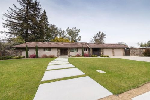 5849 Club View Dr, Fresno, CA 93727-6212