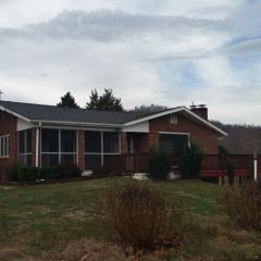 168 Stallings Ln, Monroe, VA 24574-2922