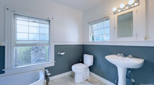 2508 Manoa Rd, Honolulu HI  96822-2120 exterior