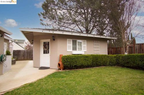 1320 Sherwood Dr, Concord CA  94521-3350 exterior