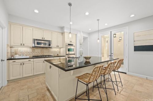 108 Spanish Lace, Irvine CA  92620-3424 exterior