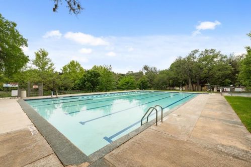 4602 Crk, Austin TX  78735-6401 exterior