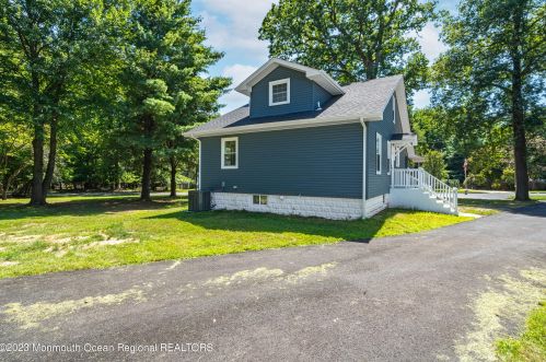 69 Byrnes Ln, Tinton Falls NJ  07724-1507 exterior