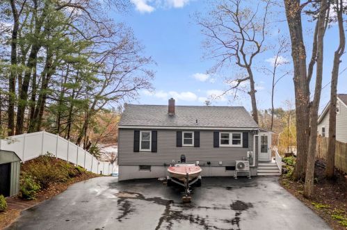 17 Wadleigh Point Rd, Kingston, NH 03848-3243