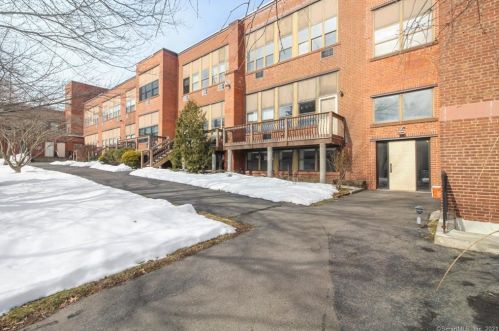 201 College St, Middletown CT  06457-3279 exterior
