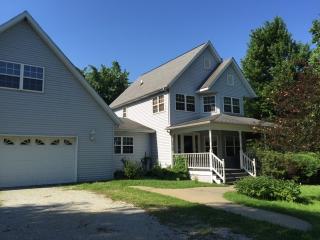 5584 Anita Dr, Saint Anne, IL 60964-5477