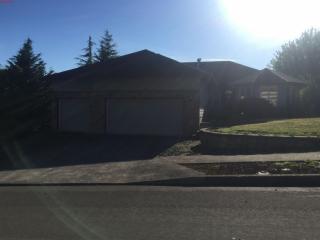 1037 Dogwood Ln, Damascus, OR 97080
