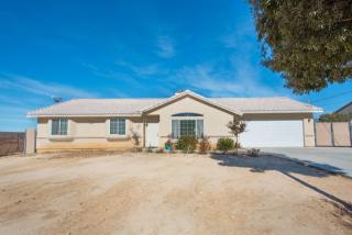 17744 Sycamore St, Hesperia CA  92345-5045 exterior