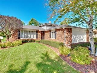 7714 Nantucket Dr, Oak Brook, IL 60561-4804