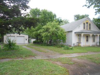 524 7th St, Newkirk, OK 74647-3529