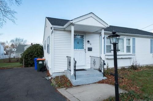 11 Dobson Cir, Middletown CT  06457-4603 exterior