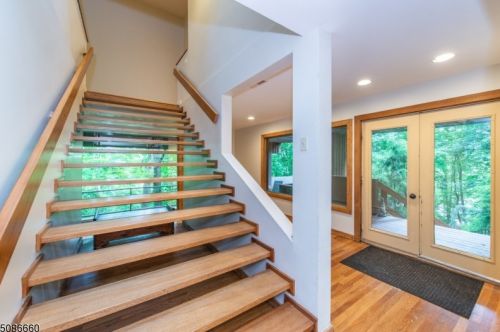 20 Sleepy Hollow Rd, Kinnelon, NJ 07405-2282