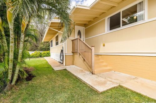 218 Kawaikui Pl, Honolulu, HI 96821-2023