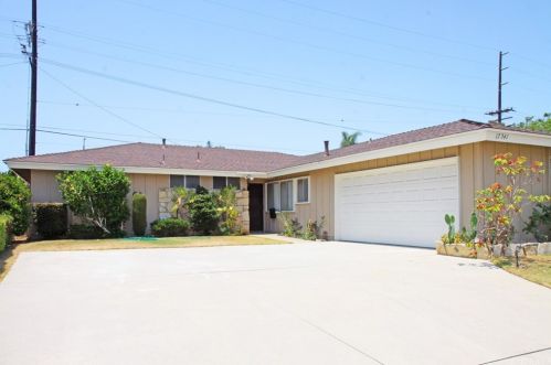 17541 Santa Cristobal St, Santa Ana, CA 92708-4300