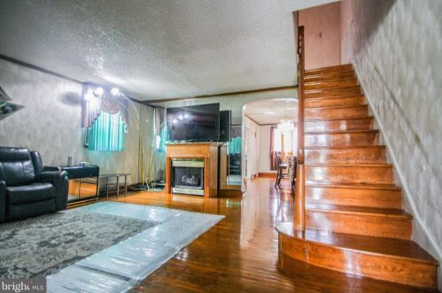 124 Fariston Dr, Philadelphia PA 19120-1007 exterior