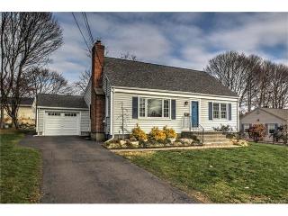 101 Greer Cir, Milford, CT 06461-2682