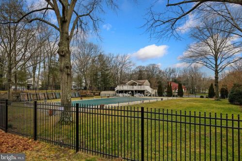 176 Berrywood Dr, Severna Park MD 21146-2033 exterior