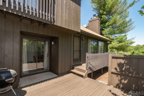 118 Westgate Dr, Edison, NJ 08820-1156