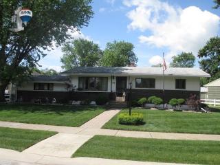 33 Blackhawk Dr, Thornton, IL 60476-1144