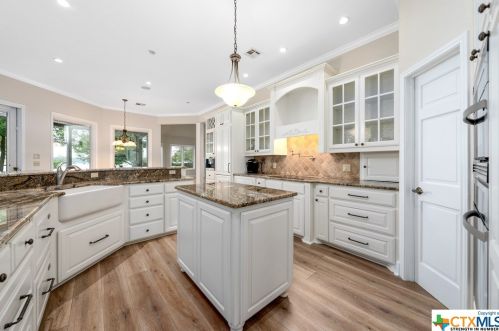 908 Cres Dr, Morgans Point TX 76513-6722 exterior