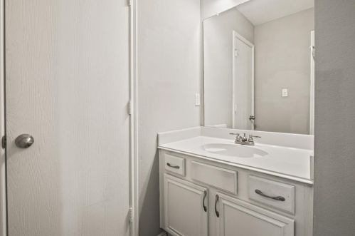 7523 Kings Trl, Fort Worth TX  76133-8347 exterior