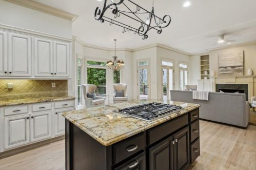 33 Habersham Cove Dr, Atlanta GA  30305-5402 exterior