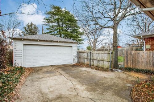 809 Blossom Rd, Garland TX 75041-2955 exterior