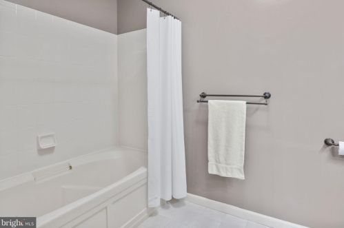 64 Kyle Way, Trenton NJ 08628-2521 exterior