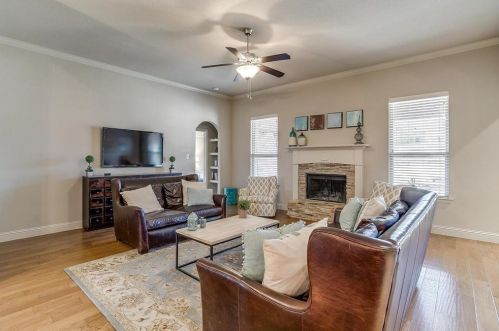 405 Sterling Dr, Fort Worth TX  76126-2461 exterior