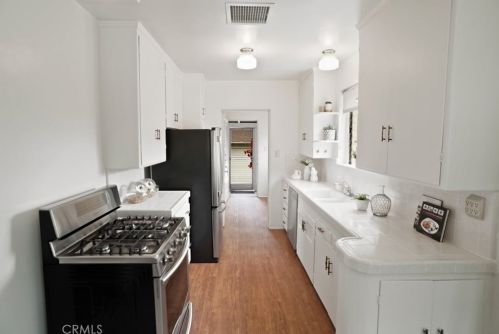 1250 Spazier Ave, Glendale CA  91201-1322 exterior