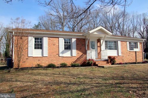 99 Hidden Ln, Aroda, VA 22709-0929