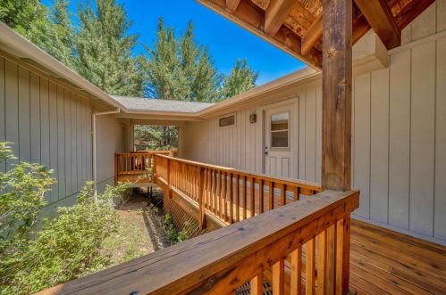 834 Lake Ridge Rd, Peninsula Village, CA 96137-9588