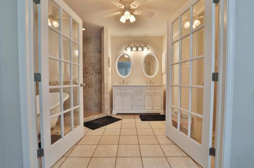 638 Wagon Wheel Trl, Angleton TX 77515-2733 exterior