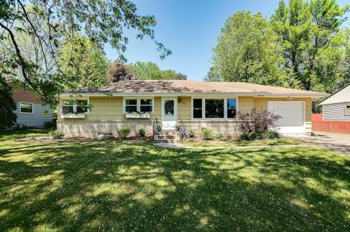 207 County Rd F, Saint Paul MN  55110-3845 exterior
