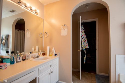 6063 Creekview, Rex GA 30273 exterior