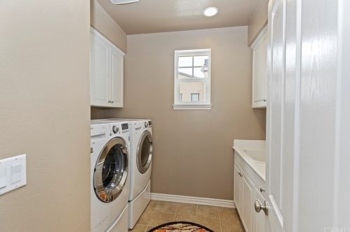 16107 Sierra Heights Dr, Riverside CA  92503-8413 exterior