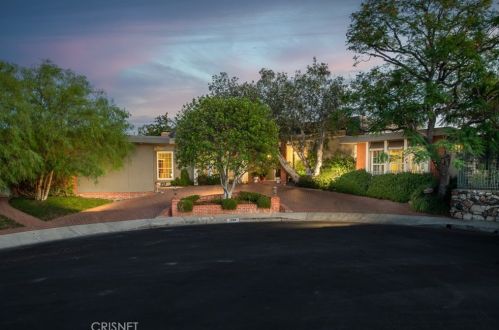 4320 Meadowview Pl, Van Nuys, CA 91436-3328