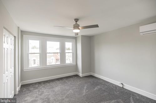 6719 Lawrence St, Philadelphia, PA 19126-3135