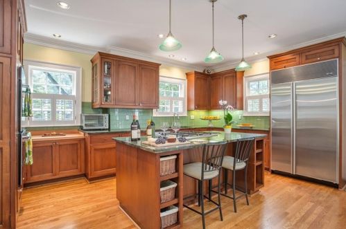 453 Manor Ridge Dr, Atlanta GA  30305-3509 exterior