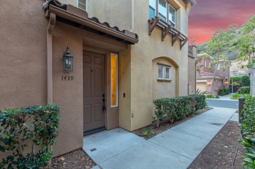 1439 Clearview Way, San Marcos, CA 92078-1049