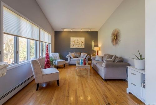 85 Andreis Trl, Wapping, CT 06074-2142