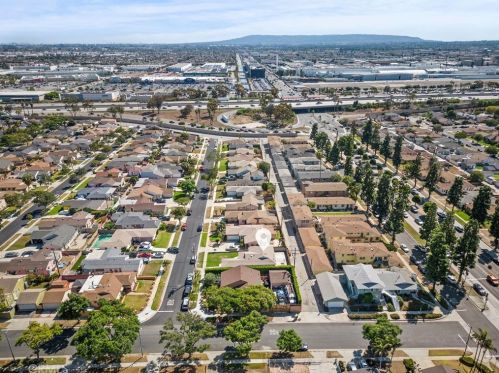 11609 Atkinson Ave, Hawthorne CA  90250-1827 exterior