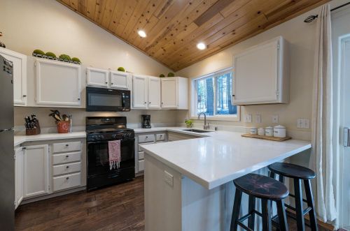 13977 Copenhagen Dr, Truckee CA  96161-6633 exterior